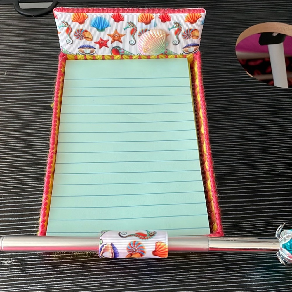Sweet sea shells post it note pad with and pen. Handcrafted with ♥️ great gift.